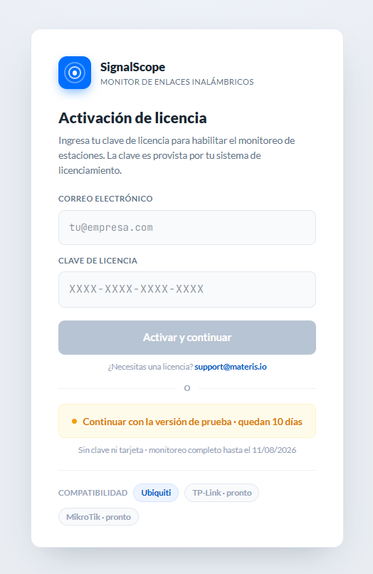 La pantalla de licencia: correo y clave para activar la Full, o el botón ámbar de continuar con la versión de prueba